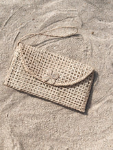 Load image into Gallery viewer, Natural Straw Envelope Flower Clutch