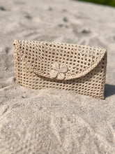 Load image into Gallery viewer, Natural Straw Envelope Flower Clutch