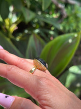 Load image into Gallery viewer, Onyx Round Cut Crystal Bottom Ring